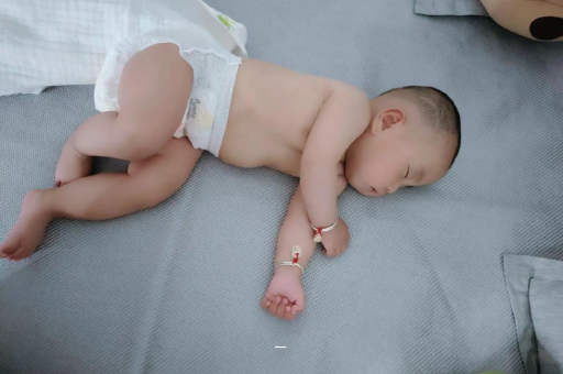 喀什宝宝总是摇头怎么回事